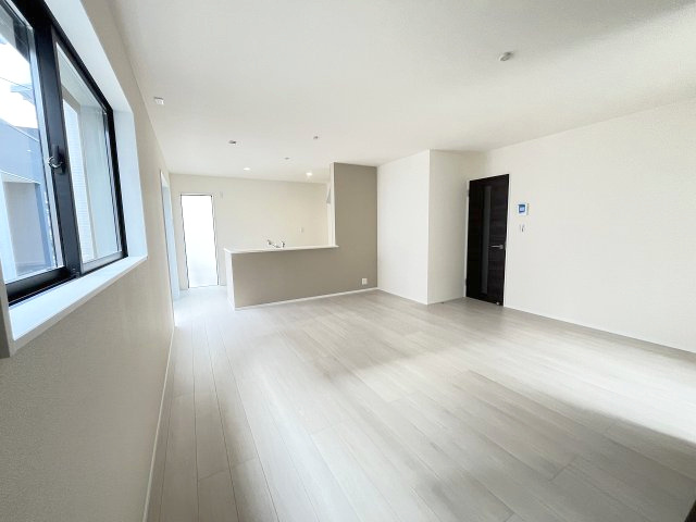 【居間・リビング】 | 福岡市南区長住5丁目第2　1号棟（全3棟）【仲介手数料無料・0円】 | 現地写真。