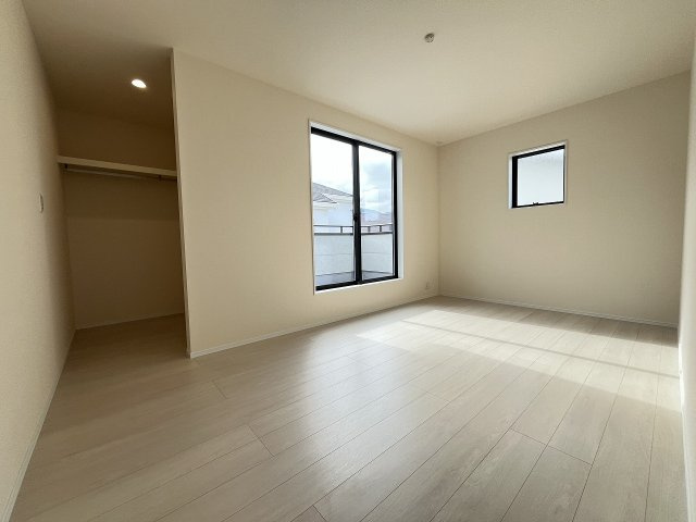 【寝室】 | 福岡市南区長住5丁目第2　1号棟（全3棟）【仲介手数料無料・0円】 | 現地写真。2階主寝室です。