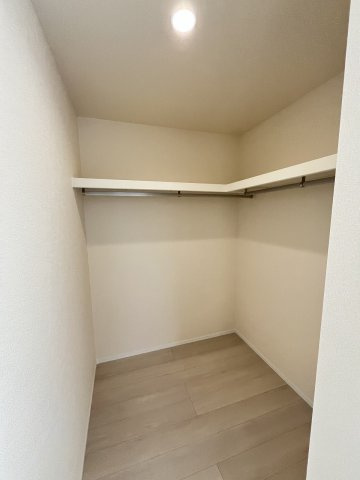 【収納】 | 福岡市南区長住5丁目第2　1号棟（全3棟）【仲介手数料無料・0円】 | 現地写真。ウォークインクローゼットです。
