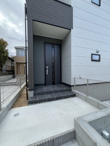 【玄関】 | 福岡市南区長住5丁目第2　1号棟（全3棟）【仲介手数料無料・0円】 | 現地写真。