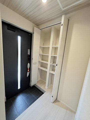 【玄関】 | 福岡市南区長住5丁目第2　1号棟（全3棟）【仲介手数料無料・0円】 | 現地施工例。施工例は完成時と異なる場合があります。。