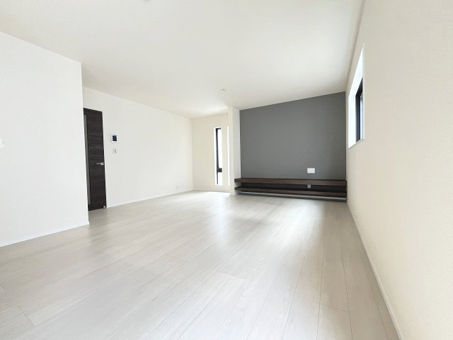 【居間・リビング】 | 福岡市南区長住5丁目第2　1号棟（全3棟）【仲介手数料無料・0円】 | 現地写真。リビングです。