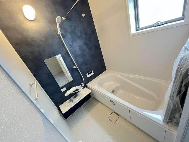 【内装】 | 福岡市南区長住5丁目第2　2号棟（全3棟）【仲介手数料無料・0円】 | 施工例。浴室です。施工例は完成時と異なる場合があります。