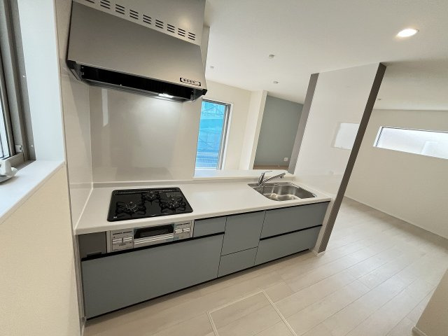 【キッチン】 | 福岡市南区長住5丁目第2　2号棟（全3棟）【仲介手数料無料・0円】 | 施工例。施工例は完成時と異なる場合があります。
