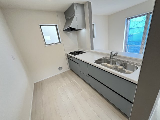 【キッチン】 | 福岡市南区長住5丁目第2　2号棟（全3棟）【仲介手数料無料・0円】 | 施工例。施工例は完成時と異なる場合があります。