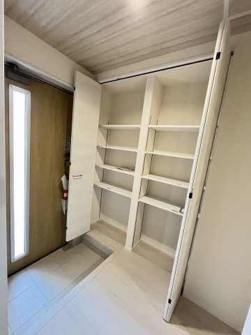 【玄関】 | 福岡市南区長住5丁目第2　3号棟（全3棟）【仲介手数料無料・0円】 | 現地施工例。施工例は完成時と異なる場合があります。。