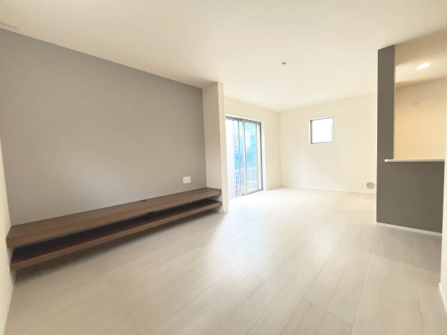 【内装】 | 福岡市南区長住5丁目第2　3号棟（全3棟）【仲介手数料無料・0円】 | 施工例。リビングです。施工例は完成時と異なる場合があります。