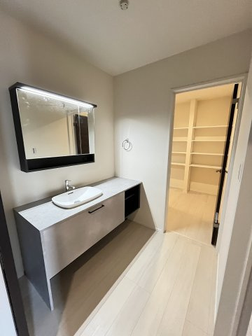 【洗面所】 | 福岡市南区長住5丁目第2　3号棟（全3棟）【仲介手数料無料・0円】 | 施工例。施工例は完成時と異なる場合があります。