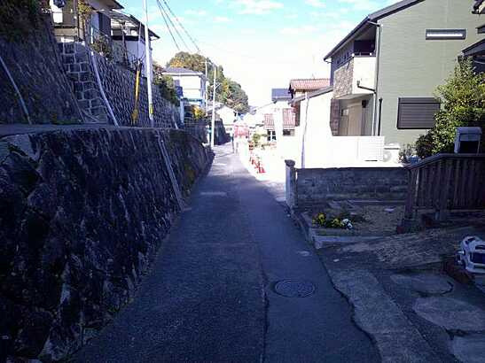 【前面道路含む現地写真】