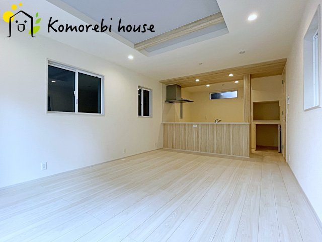 さいたま市大宮区堀の内町２丁目　２期　新築一戸建て　ブルーミングガーデン　02の居間・リビング|ゆったりとした居間です