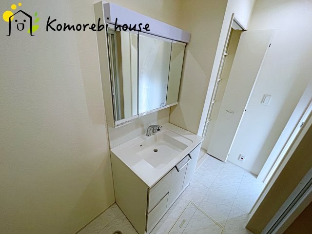さいたま市大宮区堀の内町２丁目　２期　新築一戸建て　ブルーミングガーデン　02の独立洗面台|独立洗面化粧台が付いています