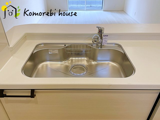 さいたま市大宮区堀の内町２丁目　２期　新築一戸建て　ブルーミングガーデン　02のキッチン|お料理しやすいキッチンです