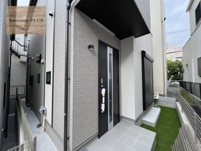 大阪市鶴見区中茶屋1丁目　B号棟の玄関