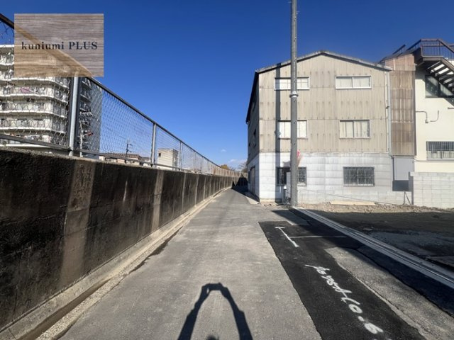 大阪市鶴見区中茶屋1丁目　B号棟の前面道路含む現地写真