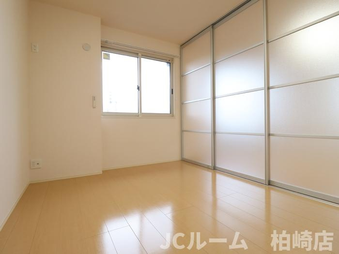 柏崎市錦町のアパートの寝室
