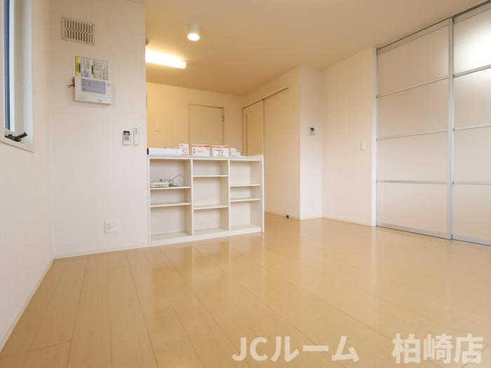 柏崎市錦町のアパートの居間・リビング