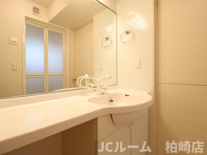 柏崎市錦町のアパートの洗面所