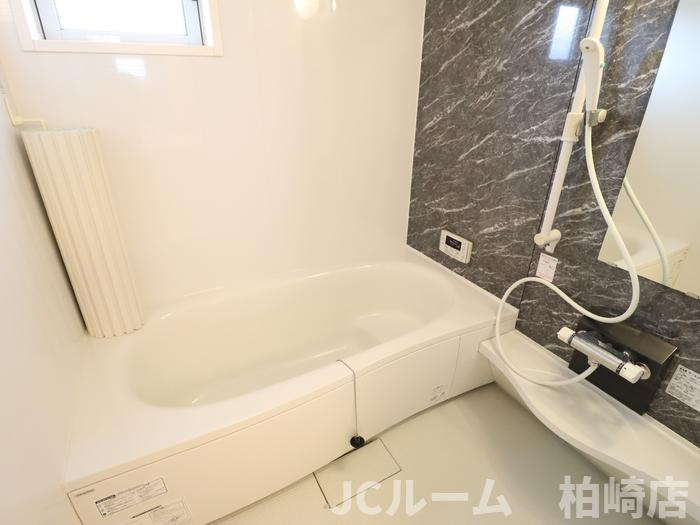 柏崎市錦町のアパートの浴室