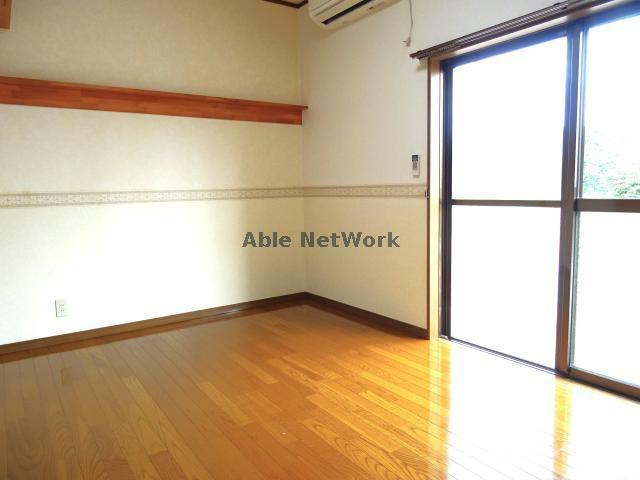 Ｍ’ｓフラットの居間・リビング|洋室６．６帖