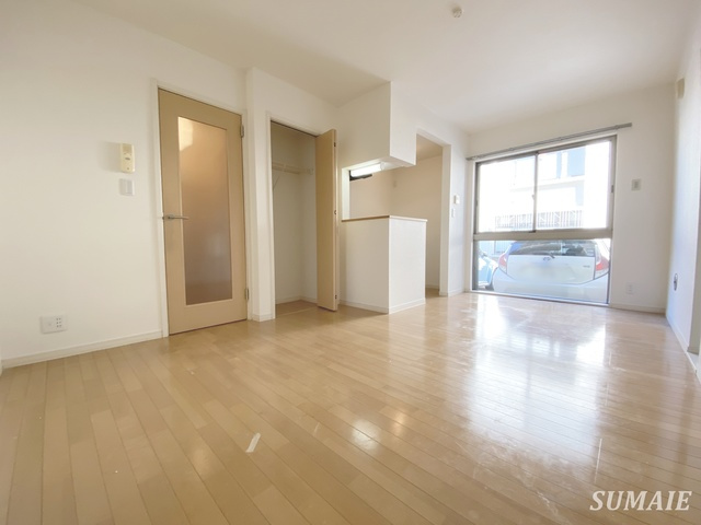 暫草の居間・リビング|きれいなフローリングです☆