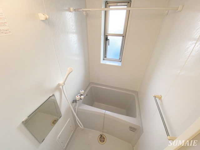 暫草の浴室|窓付きのバスルーム☆