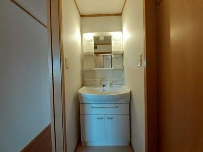 【洗面所】 | アウローラＡ | 明るい洗面所です