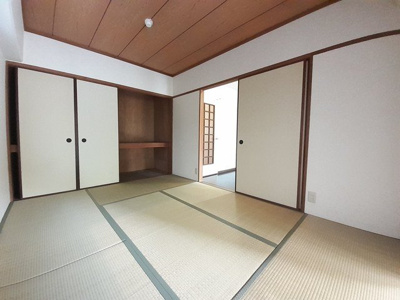 【内装】 | リバーサイドＡ | 明るい色調の室内です