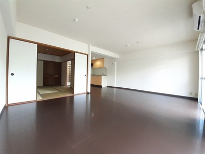 【居間・リビング】 | リバーサイドＡ | ゆったりとした居間です