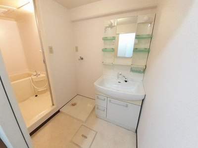 【洗面所】 | リバーサイドＡ | スペースが確保できる洗面所です