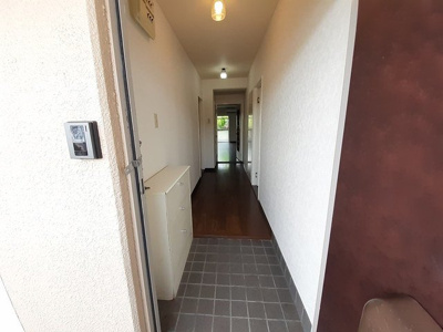 【玄関】 | リバーサイドＡ | シンプルで使いやすい玄関です