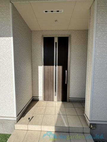 平塚市南金目　中古戸建の玄関