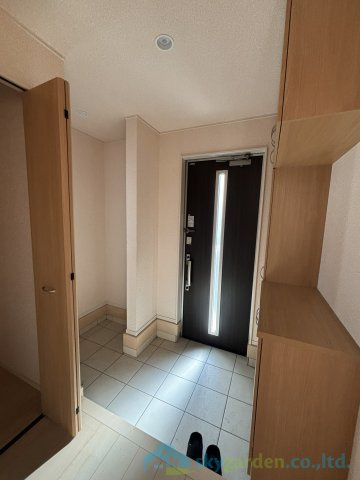 平塚市南金目　中古戸建の玄関