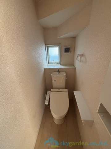 平塚市南金目　中古戸建のトイレ