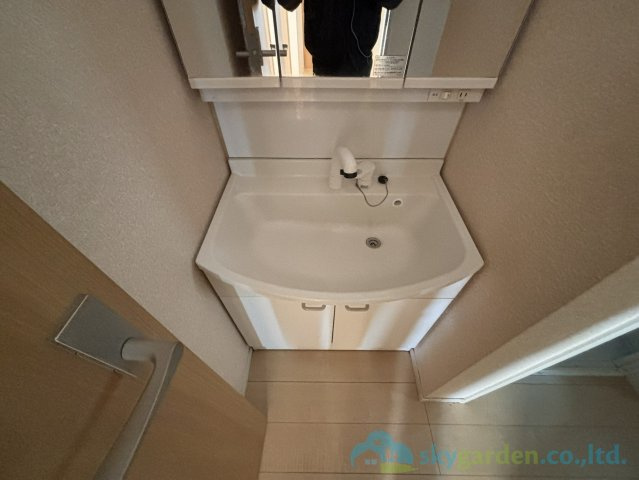 平塚市南金目　中古戸建の独立洗面台