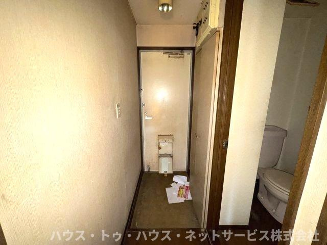 平和マンションの玄関