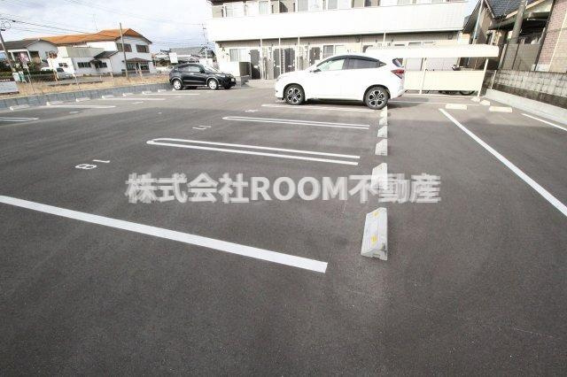 アールエム吉尾 の駐車場|駐車場に車を止められます