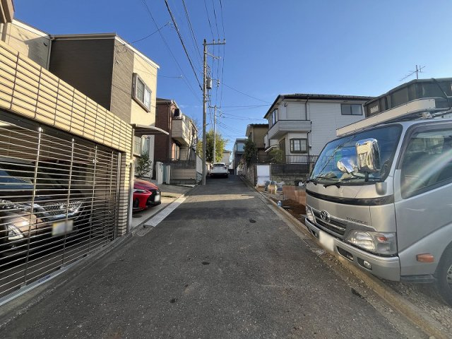 【前面道路含む現地写真】 | 東久留米市浅間町3丁目　新築一戸建住宅　全2棟　(保谷店) | 「ひばりヶ丘」駅南口からは東武東上線「朝霞台」駅やJR中央線「武蔵境」駅行のバス便も運行されています。