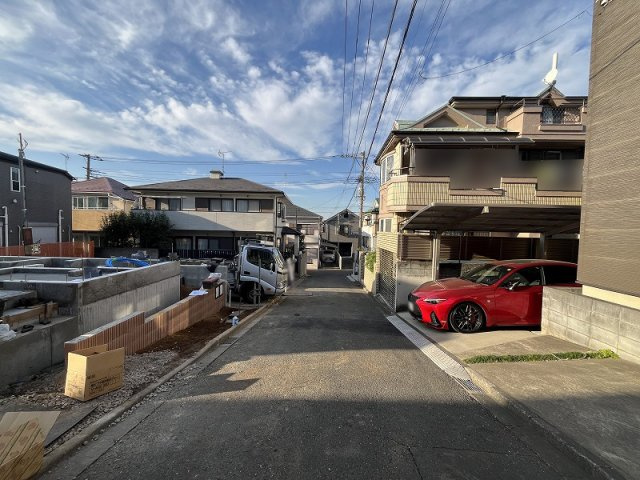 【前面道路含む現地写真】 | 東久留米市浅間町3丁目　新築一戸建住宅　全2棟　(保谷店) | 一種低層ならではの閑静な住宅地です。