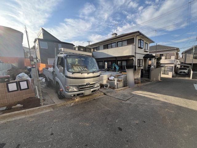 【外観】 | 東久留米市浅間町3丁目　新築一戸建住宅　全2棟　(保谷店) | 2025年12月撮影/最寄り駅の西武池袋線「ひばりヶ丘」駅まで徒歩8分。急行停車駅の為、都心部へのアクセス良好。