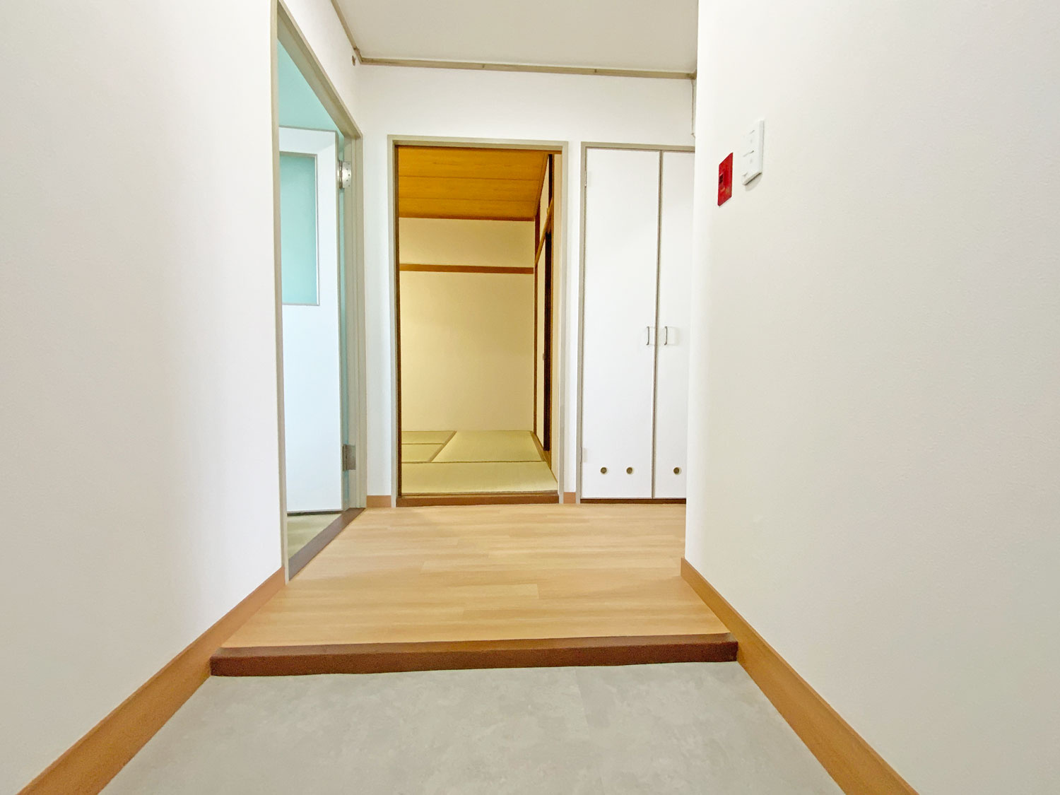 明南住宅二号棟の内装|廊下・玄関