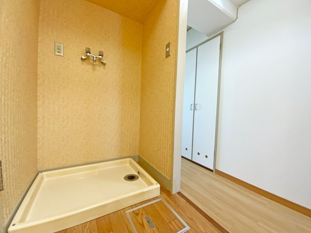 明南住宅二号棟のランドリースペース|洗濯機置き場