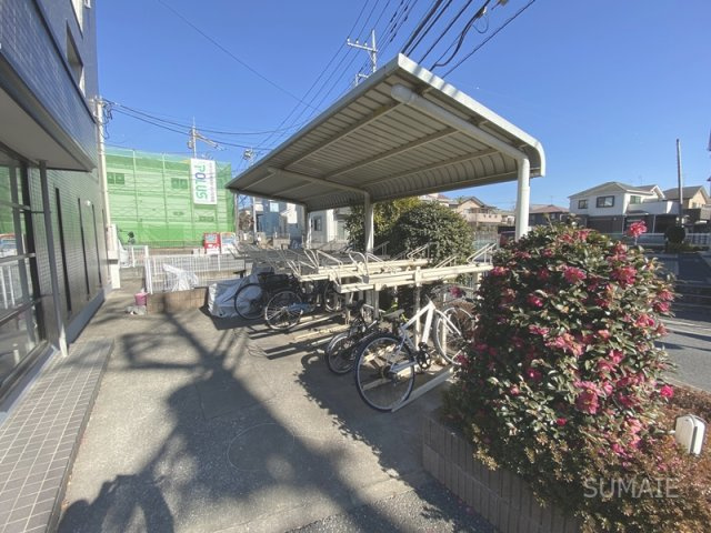 オーシャンサニーのその他共用部分|屋根付き駐輪場！