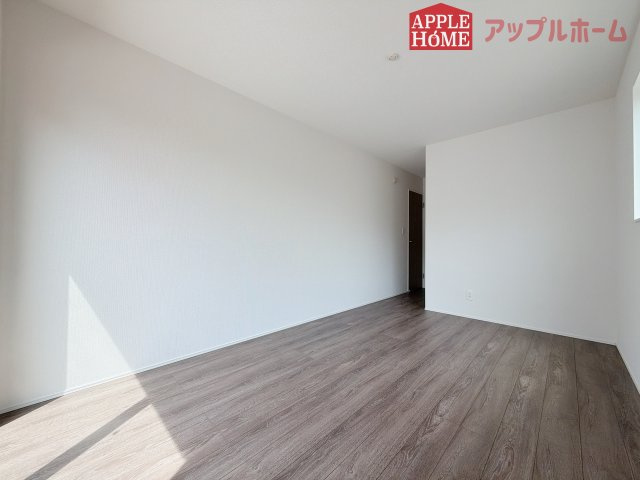 【新築住宅】坂戸市にっさい花みず木 11期 全5棟の洋室|居室は全室収納あり！たっぷりある収納活用でお部屋もキレイを保てます♪