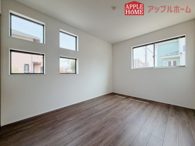 【新築住宅】坂戸市にっさい花みず木 11期 全5棟の洋室|居室は全室収納あり！たっぷりある収納活用でお部屋もキレイを保てます♪