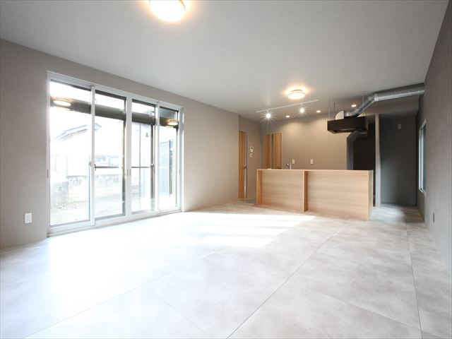 【居間・リビング】の画像