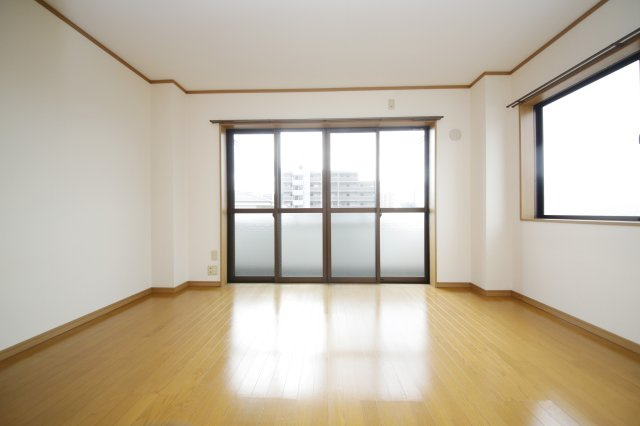 ファミール青空の洋室