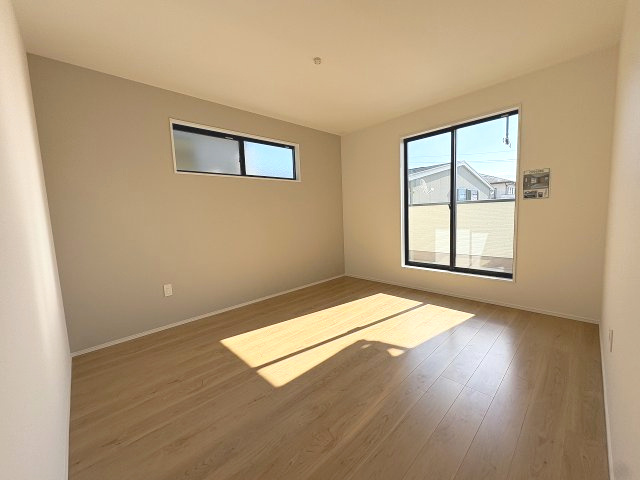 【寝室】 | 福岡市南区長住7丁目1期Y　1号棟（全2棟）【仲介手数料無料・0円】 | 現地写真。2階主寝室です。