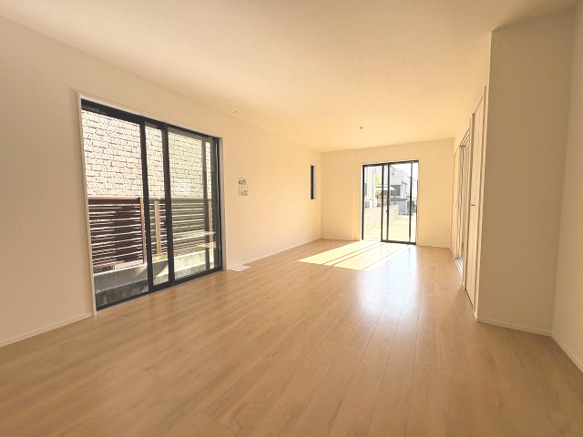 【居間・リビング】 | 福岡市南区長住7丁目1期Y　1号棟（全2棟）【仲介手数料無料・0円】 | 現地写真。