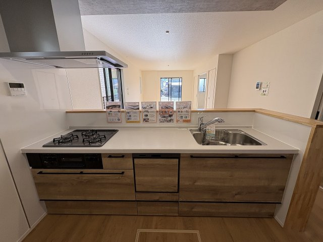 【キッチン】 | 福岡市南区長住7丁目1期Y　1号棟（全2棟）【仲介手数料無料・0円】 | 現地写真。