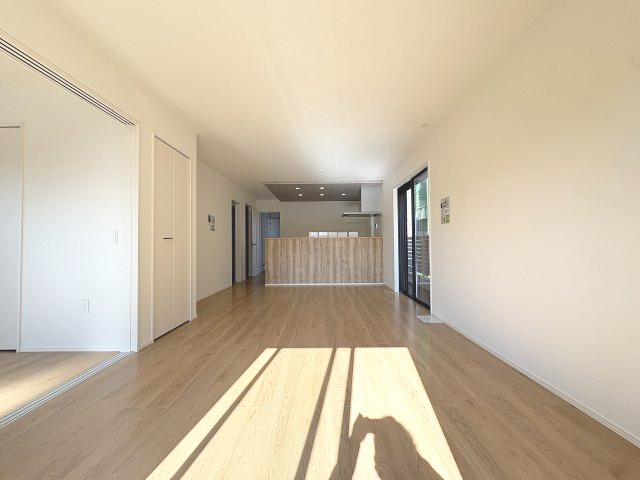 【居間・リビング】 | 福岡市南区長住7丁目1期Y　1号棟（全2棟）【仲介手数料無料・0円】 | 現地写真。リビングです。